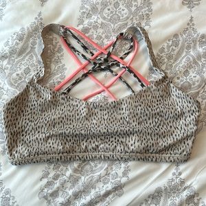 lululemon Free to be Wild size 8